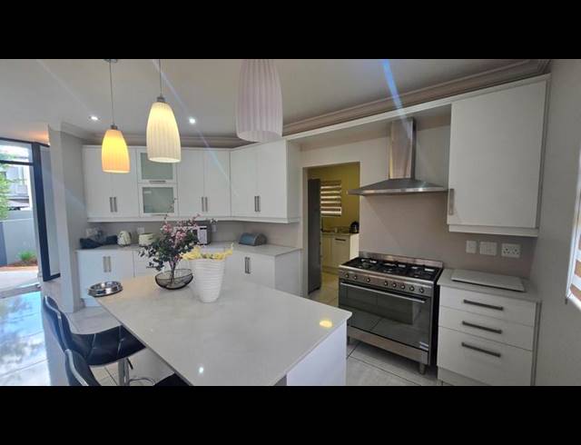 3 BEDROOM HOUSE FOR SALE IN MIDSTREAM MEADOWS